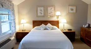 Elegant Bed and Breakfast Room with Beautiful Water Views near Lincolnville, Maine - Image 2
