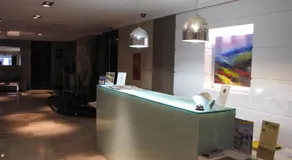 Hotel Room - Image 4