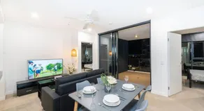 Central 2BR-2BA Resort-Style Retreat In Hamilton M21 - Image 2