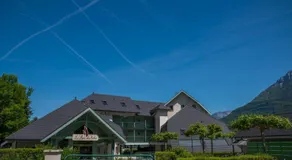 Au bord du lac d’Annecy, logement type Loft, dans résidence avec plage et ponton privée - Image 4