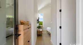 1BA East ATX StudioTX w Kitchenette Deck near UT and Lady Bird by Austin Vacay - Image 2