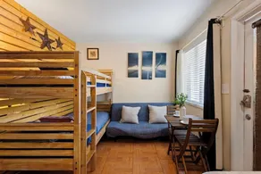 Bright 2BR Getaway | BBQ, Garden & Parking - Image 3