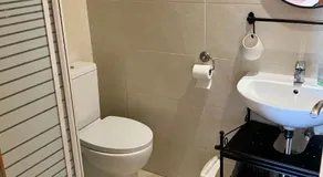 Atico, Piscina, AC, WI-FI y Parking Gratis, Gran Terraza, VUT 47-79 - Image 2