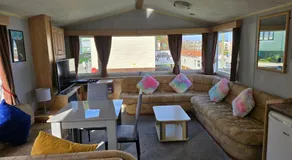 Light and Airy 2 Bedroom Mobile Home - Image 2