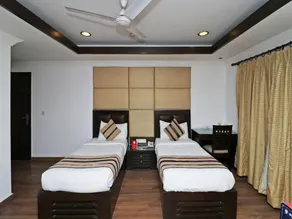 Hôtel Aaron Castle (A Home Away Home) - Image 4