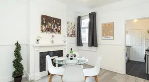 Comfortable 2-BR House in Barking -Free Parking - Image 3