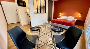 Studio avec grande terrasse et parking privatifs - Image 2
