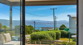 'The Bay Escape' Opossum Bay a beach side suburb 40 mins to city - Image 5