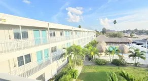 Lantern Inn and Suites - Image 3