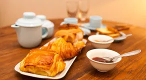 46FM : Montauban Guest House - Image 3