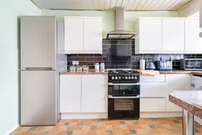 Luton Airport Guest House - Image 5