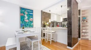 KOZYGURU Pyrmont Charming Split Level APT Free PARKING NPY313 - Image 2