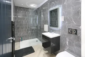 No1 Luxury Service Apartments - Image 2