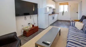 Cosy 1 bed pool house - Image 2