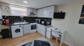 Lovely studio-flat with free parking, free WiFi. - Image 3