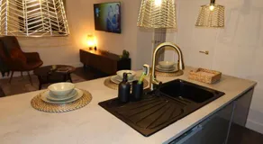Stunning Modern 2 bed, 2 bath apartment with parking space - Image 4