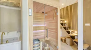 Luxury Suite - Jacuzzi et Sauna - Image 4