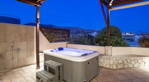Penthouse Sauna & Jacuzzi in Glyfada - Image 5