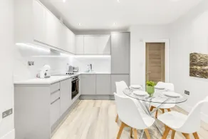 Safe Area | Central Location | Modern | Sleeps 8 - Image 3