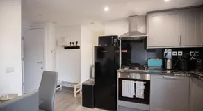 Cozy 2 Bed Flat in Town Centre - Image 4