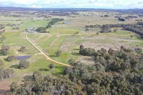 Trawalla Farm Stays - Entire House and Large Pool Bar - Perfect for Groups - Image 2