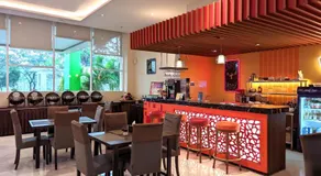 Front One Hotel Purwodadi - Image 3