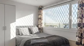 Near Station - Spacious 4-Bed Home with Parking - Image 4