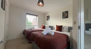 Great Ambience 3-Bedroom for Groups & Contractors - Image 2