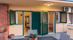 Apartment Leut with spacious terrace and sea view - Image 4
