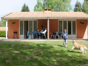 Lovely cottage in Sauzé-Vaussais with terrace - Image 3