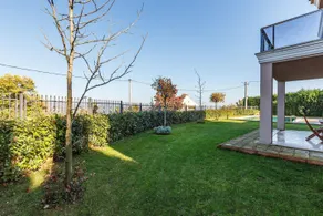 Villa with Private Pool and Garden in Kartepe 5 BR - Image 3