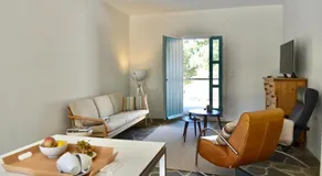 House Adelfótita - Image 2