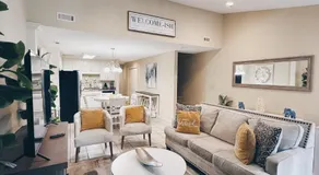 3 Bedroom Townhouse Near SGMC & Downtown Sleeps 10 - Image 3