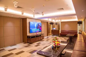 Jin Jiang Pine City Hotel - Image 4