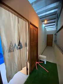 簡單的木質感小屋，家裡的頂樓，共享出來，適合不介意簡易的環境的人 - Image 3