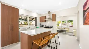 Spacious Ringwood Family Home Near Parks & Shops - Image 3