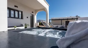 Almira Luxury Suites - Image 4