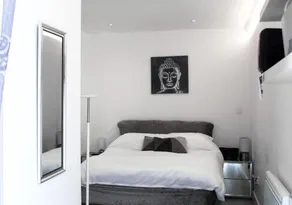 Beautiful 1-bed Studio in Uxbridge, London - Image 4
