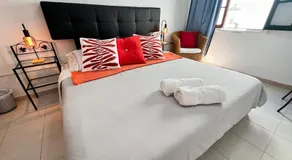 Alquiler de Habitación privada con las areas de sala, cocina y baño que se comparten cerca al Mar! - Image 2