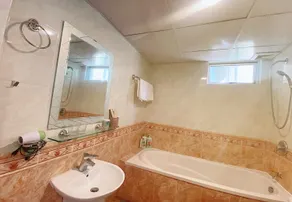 Airport House - Image 5