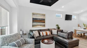 Plush & Roomy - Perfect for All Ages near KU & KC - Image 3