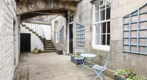 JOIVY Chic Apartment near Stockbridge Market - Image 5