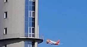 "Fly to Venice" Airport - Image 3