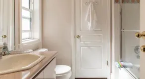 Vancouver Pacific Guest House - Image 5