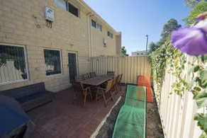 Unit close to airport, hospital, shops & transport - Image 5