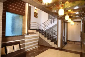 Hotel Carnation - Image 3