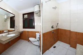 OYO 9300 Hotel Sufyan - Image 4