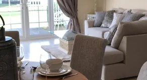 Luxury 3 Bed Home by the Lake - Image 5
