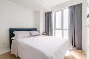 1King 1Queen 1Twin Beds-CN TowerView-Luxury Suite - Image 1