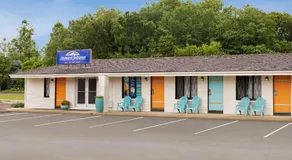 Dover Inn and Suites - Image 5